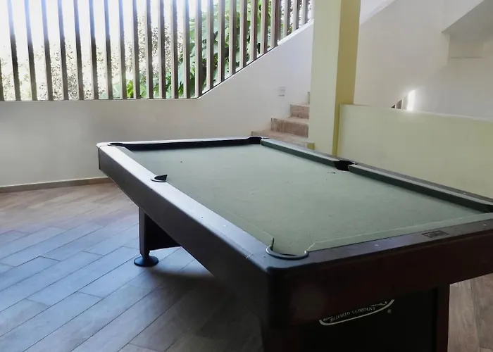 New! Yaxxlum 2br, Pool, Jacuzzi Hotube Heushaven *