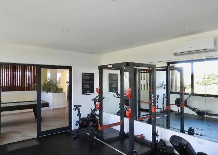 New! Yaxxlum 2br, Pool, Jacuzzi Hotube Heushaven Holiday home *