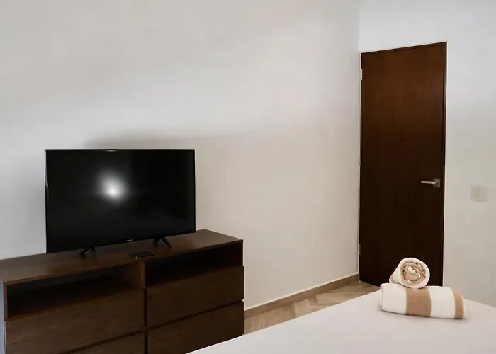 New! Yaxxlum 2br, Pool, Jacuzzi Hotube Heushaven *