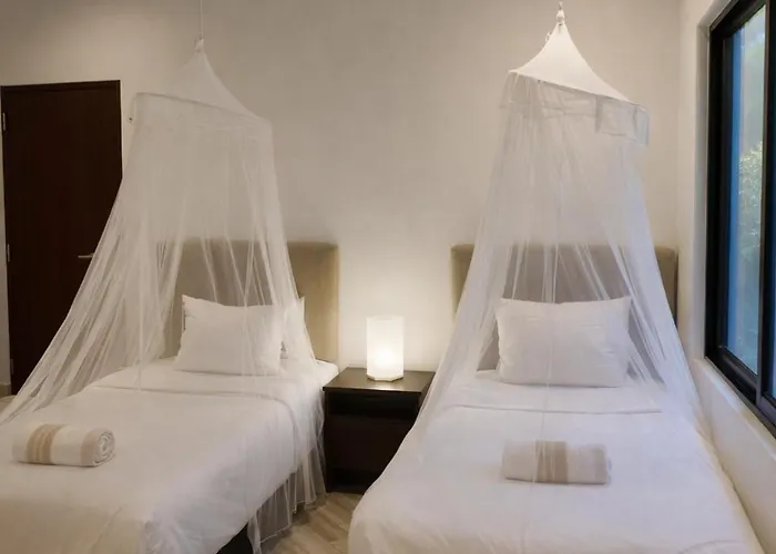 New! Yaxxlum 2br, Pool, Jacuzzi Hotube Heushaven *