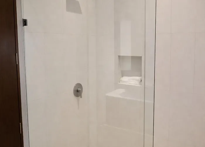 New! Yaxxlum 2br, Pool, Jacuzzi Hotube Heushaven