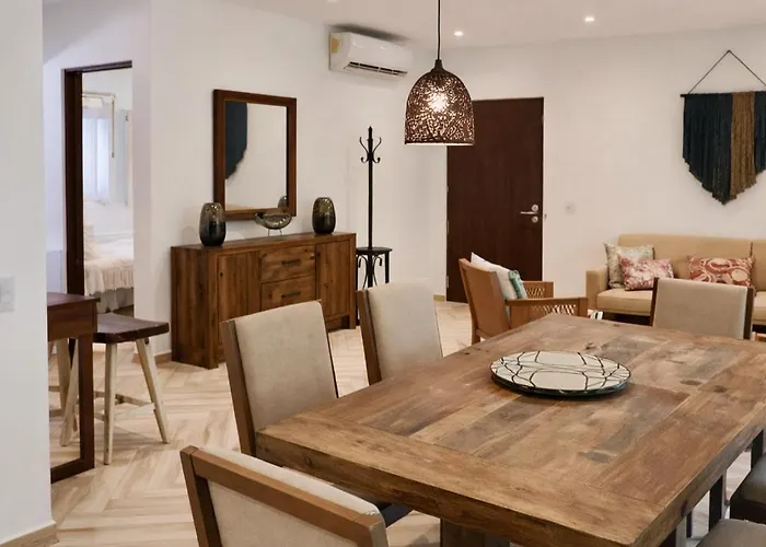 Casa de férias New! Yaxxlum 2br, Pool, Jacuzzi Hotube Heushaven