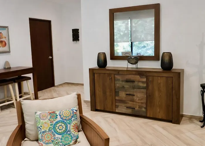 Casa de férias New! Yaxxlum 2br, Pool, Jacuzzi Hotube Heushaven