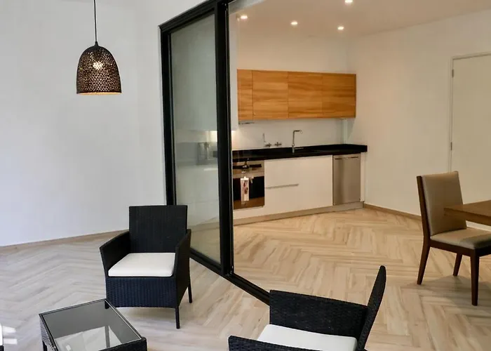 New! Yaxxlum 2br, Pool, Jacuzzi Hotube Heushaven Casa de férias
